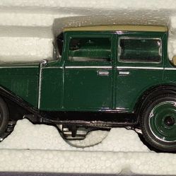 National Motor Museum Mint 1:32 scale diecast model of a 1929 Chevy Landau Sedan Green 
