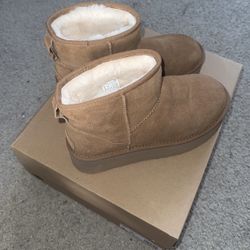UGGS size 9 Wmns 