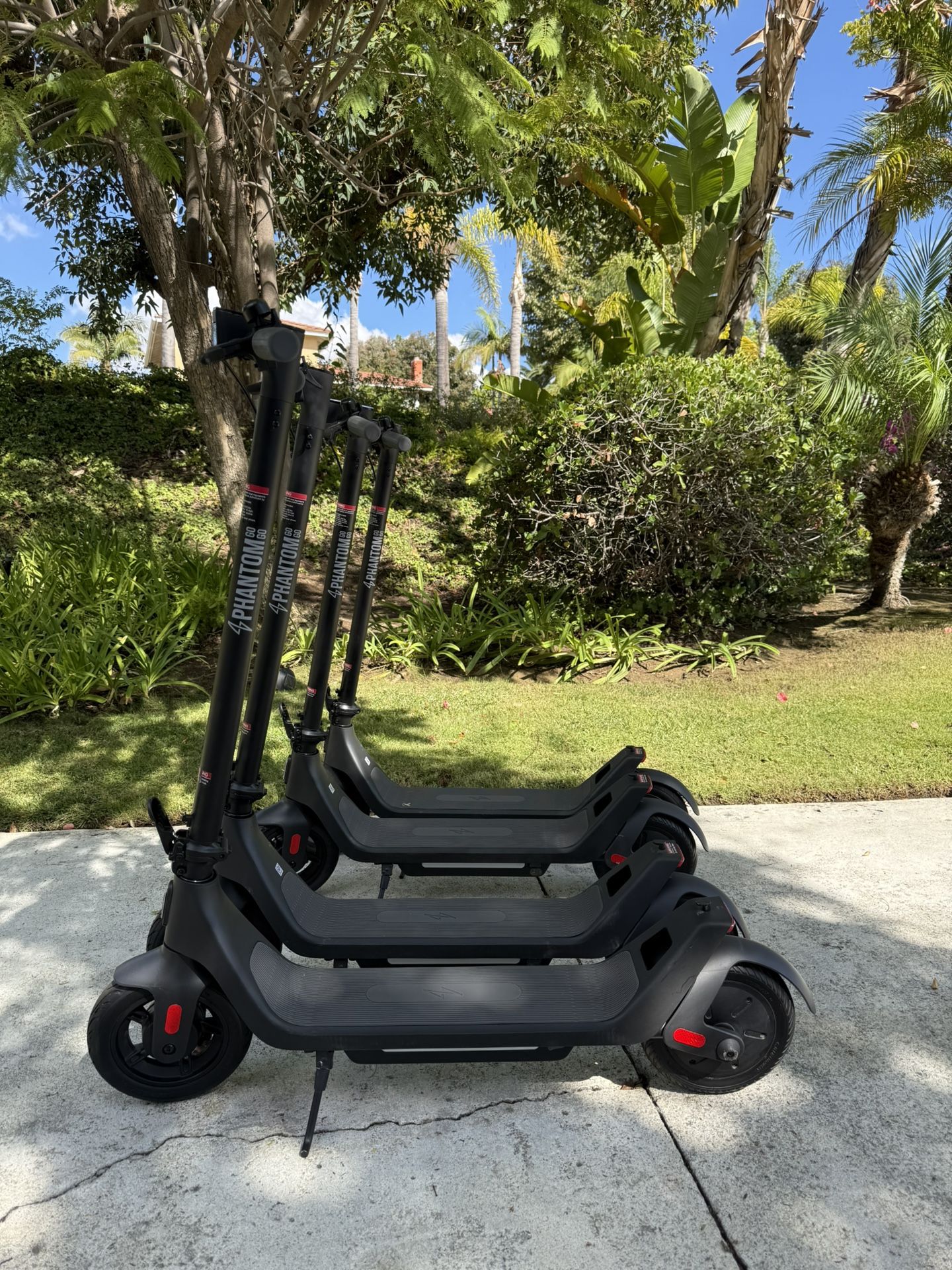 A10 Electric Scooter – Powerful & Smooth Ride ⚡️