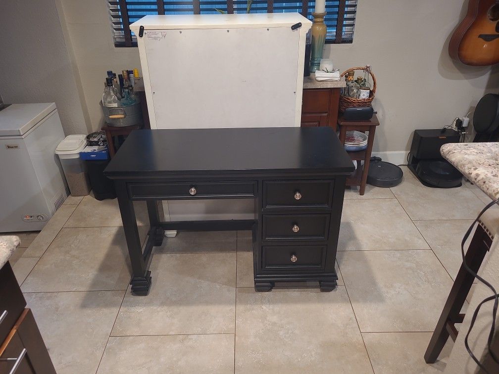 Free Black Desk