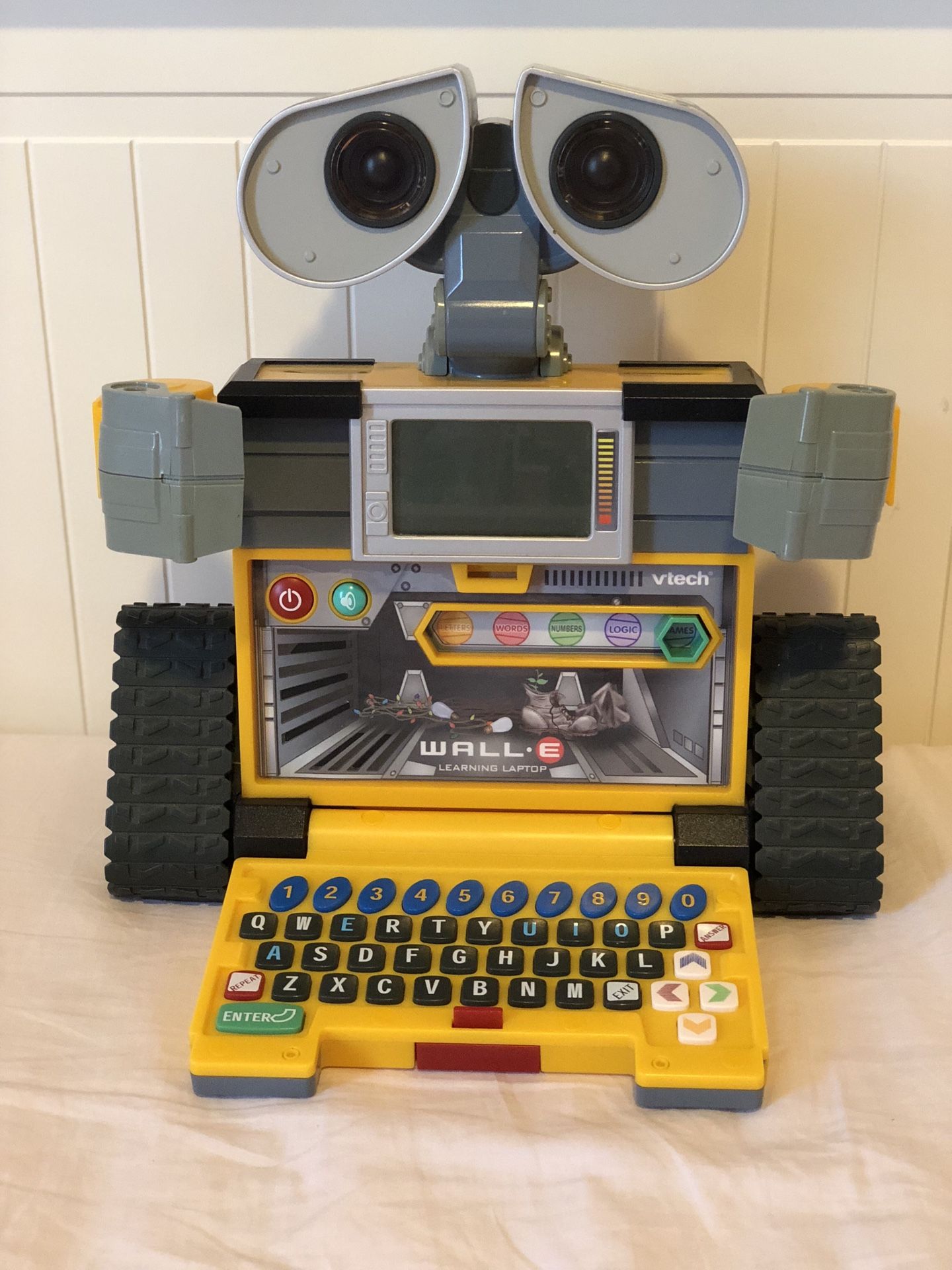 Very Little Used! Wall-E Vtech Learning Laptop Computer Robot Disney Pixar Talking Educational B2