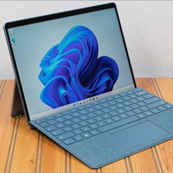 Microsoft Surface PRO 9 13" 2880x1920 Touchscreen Intel Core i7-1265u 16 GB RAM 512 GB SSD Intel Iris Xe Graphics Windows 11 Professional 