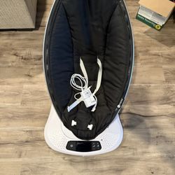 4 Moms Swing