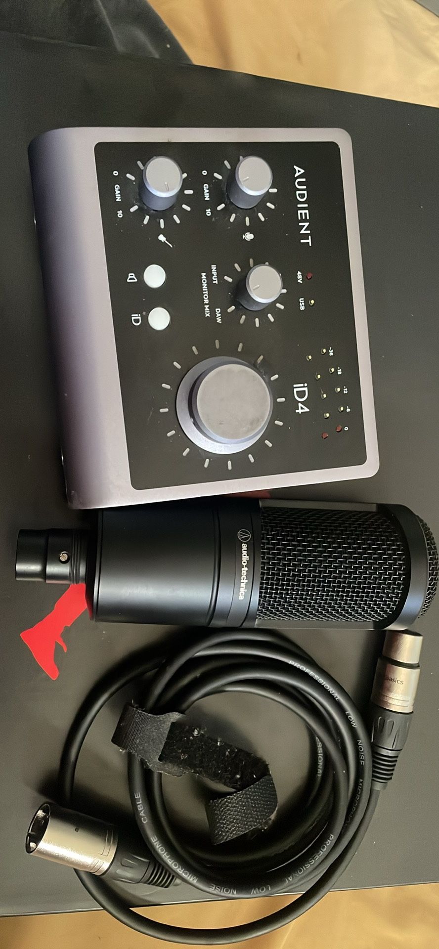 Audient Id4 / Audio Técnica AT2020