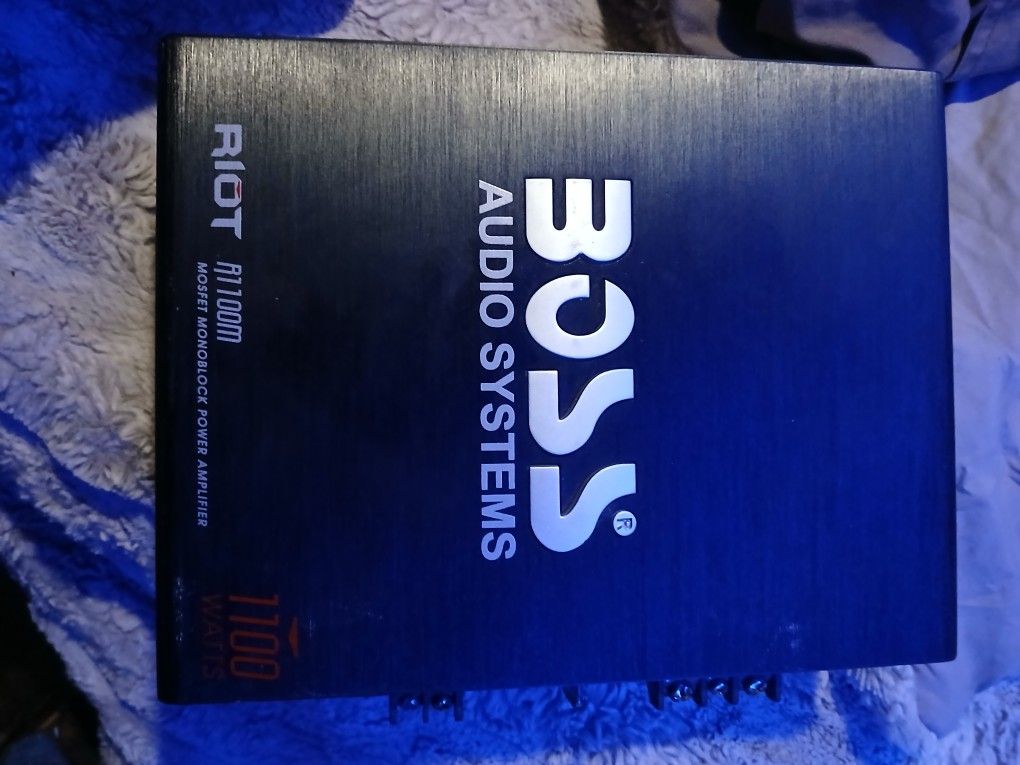 1100 Watt BOSS Amp