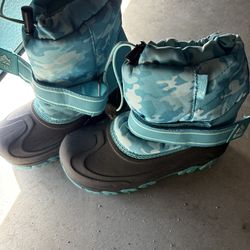 Kids Denali snow boots size 2 youth