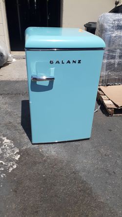 Galanz GLR44BEER Retro mini fridge refrigerator. 4.4 cu.ft. Light