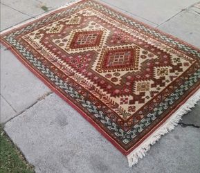 Area Rug, 4.5 x 5.5 , $75 firm