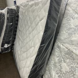 New queen pillow top mattress
