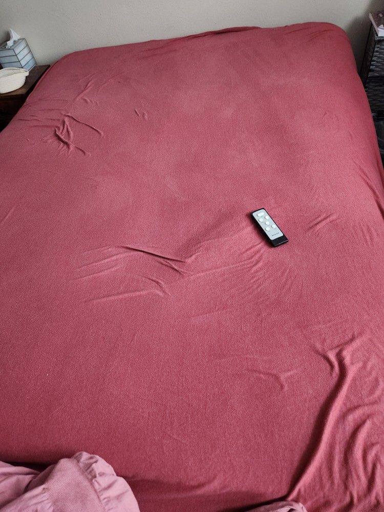QUEEN SIZE BED FRAME AND MATRESS