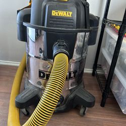 DEWALT 10-Gallon 6.5 HP Corded Wet/Dry Shop Vacuum