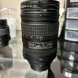 Nikon AF-S Nikkor 28-300mm f/3.5-5.6g ED Zoom Lens
