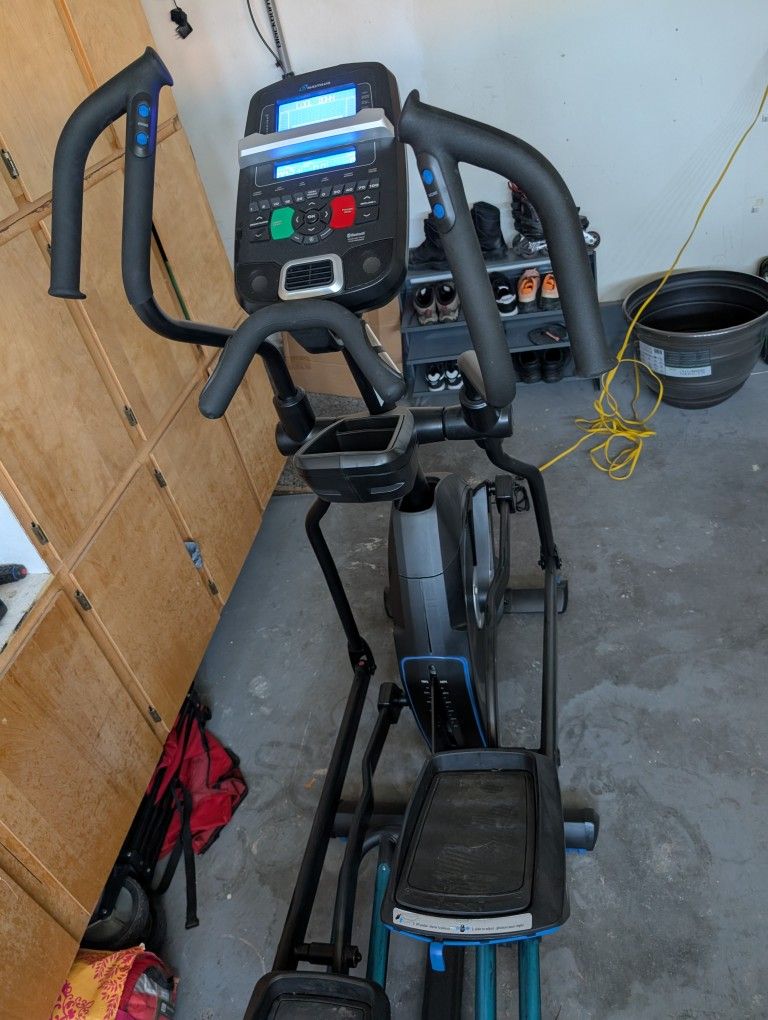 Nautilus Elliptical Machine E618
