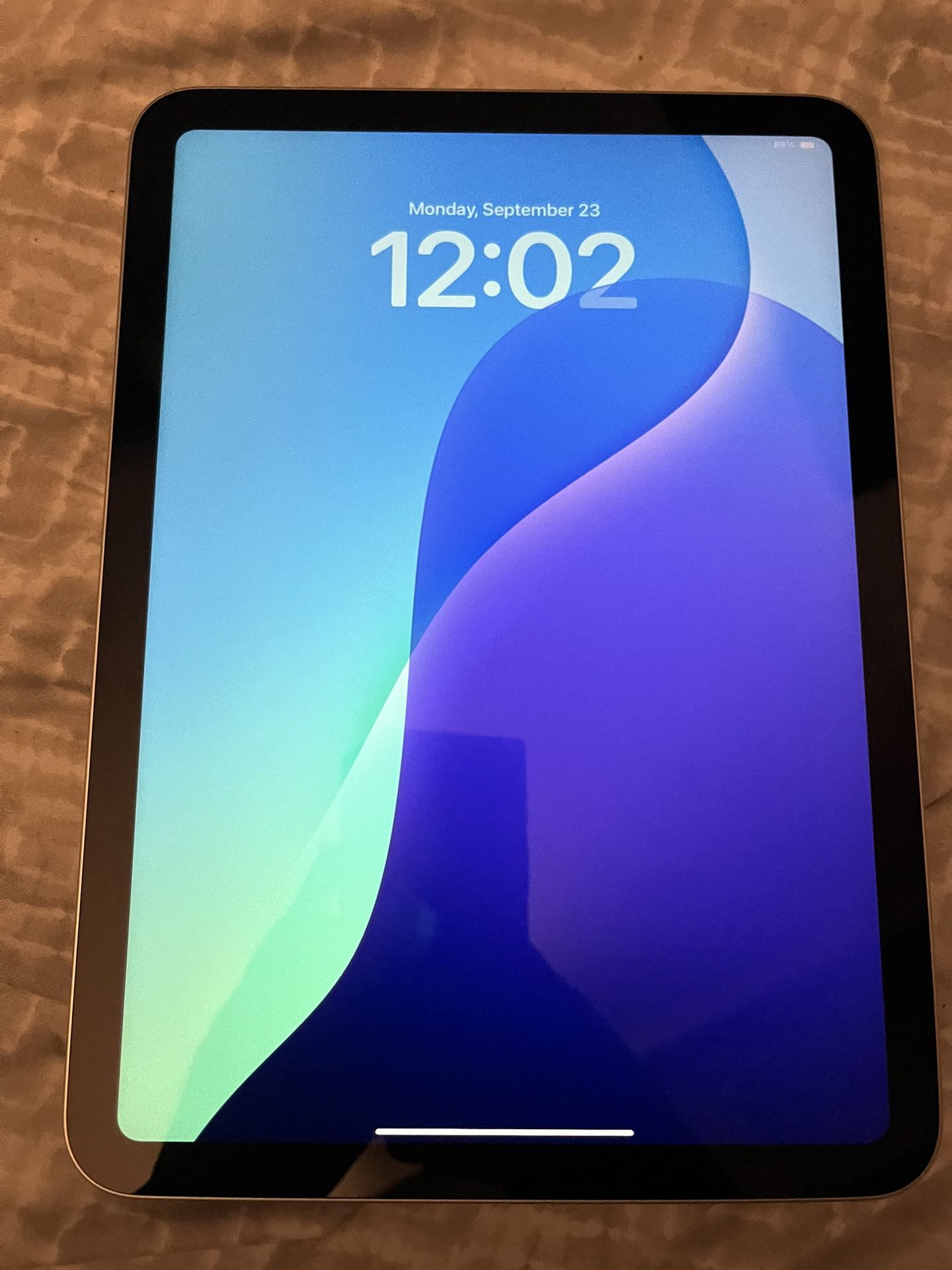 Apple iPad 10th Generation  Silver 