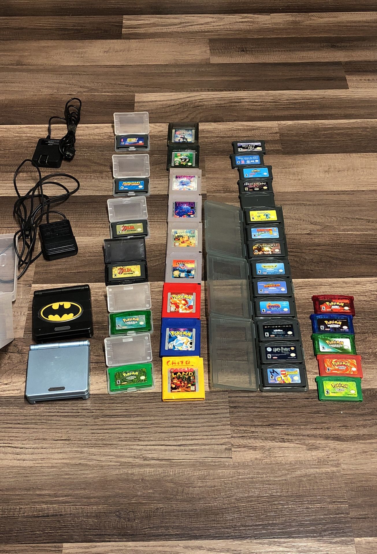 2 Nitendo GAME BOY ADVANCE SP with 34 games and 2 charger all original games