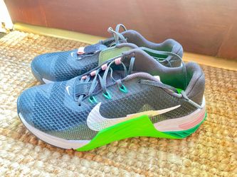Women’s Nike Metcon Training Sneakers size 8