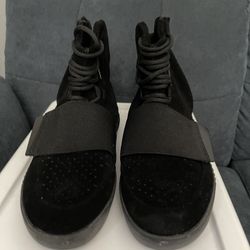  Yeezy Boost 750 'Triple Black'