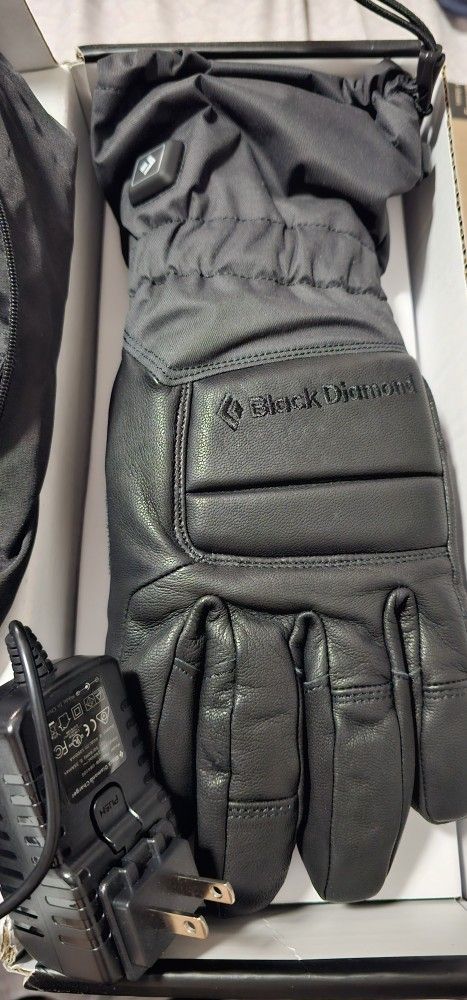 Solano Battery Heated Ski Gloves Size M