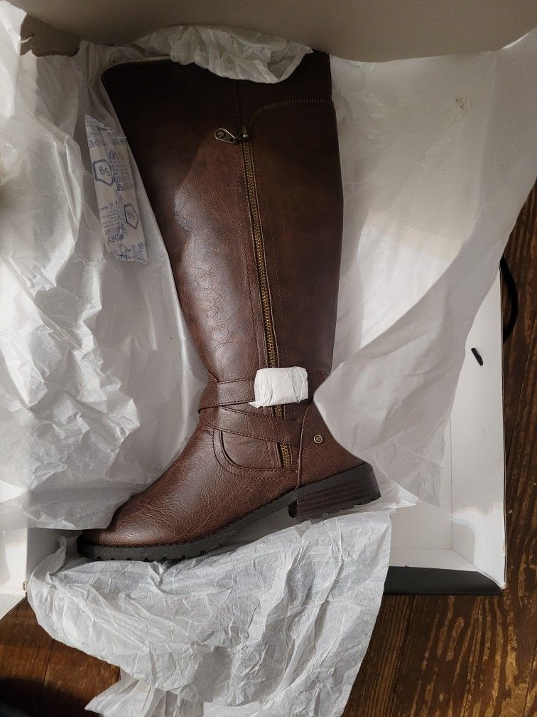 Size 8 G by GUESS Halsey Brown Boots