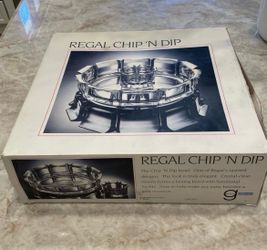 New in Box Grainware Regal Chip N Dip LUCITE ACRYLIC Clear Chip Veggie 13.5"