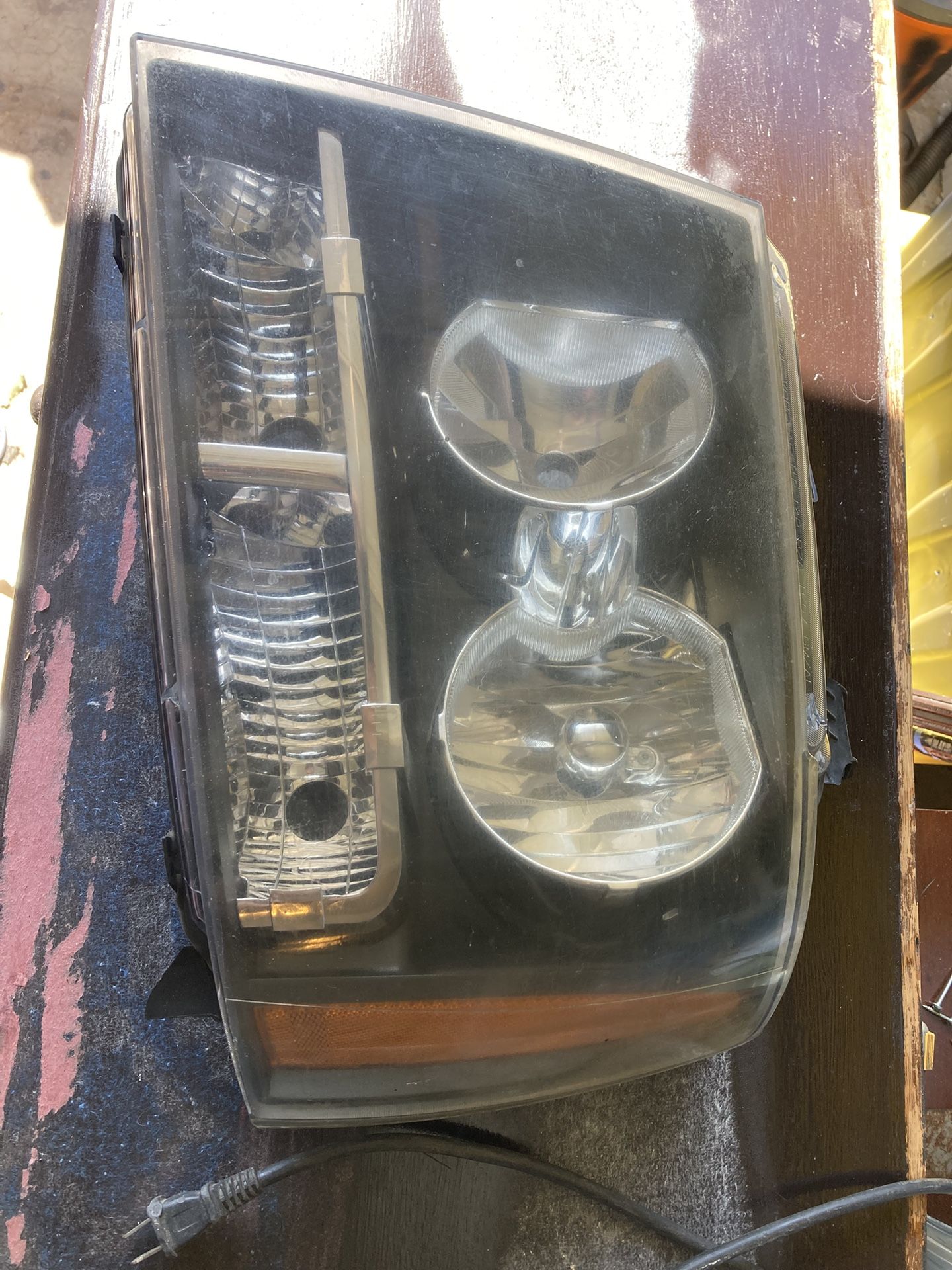 2008 Chevy Suburban Drivers Side Headlight