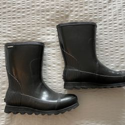 Sorel Short Rain Boots Glossy - Women's Size 9.5