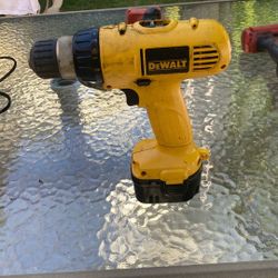 De Walt Cordless Drill With Battery ( As Parts)