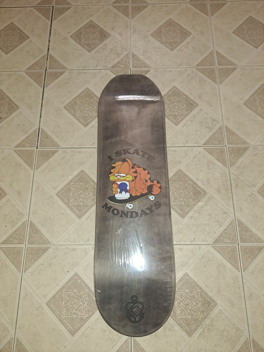 SURPRISE SKATEBOARDS THE GARFIELD I SKATE MONDAYS LOGO SKATEBOARD DECK SIZE 8.5