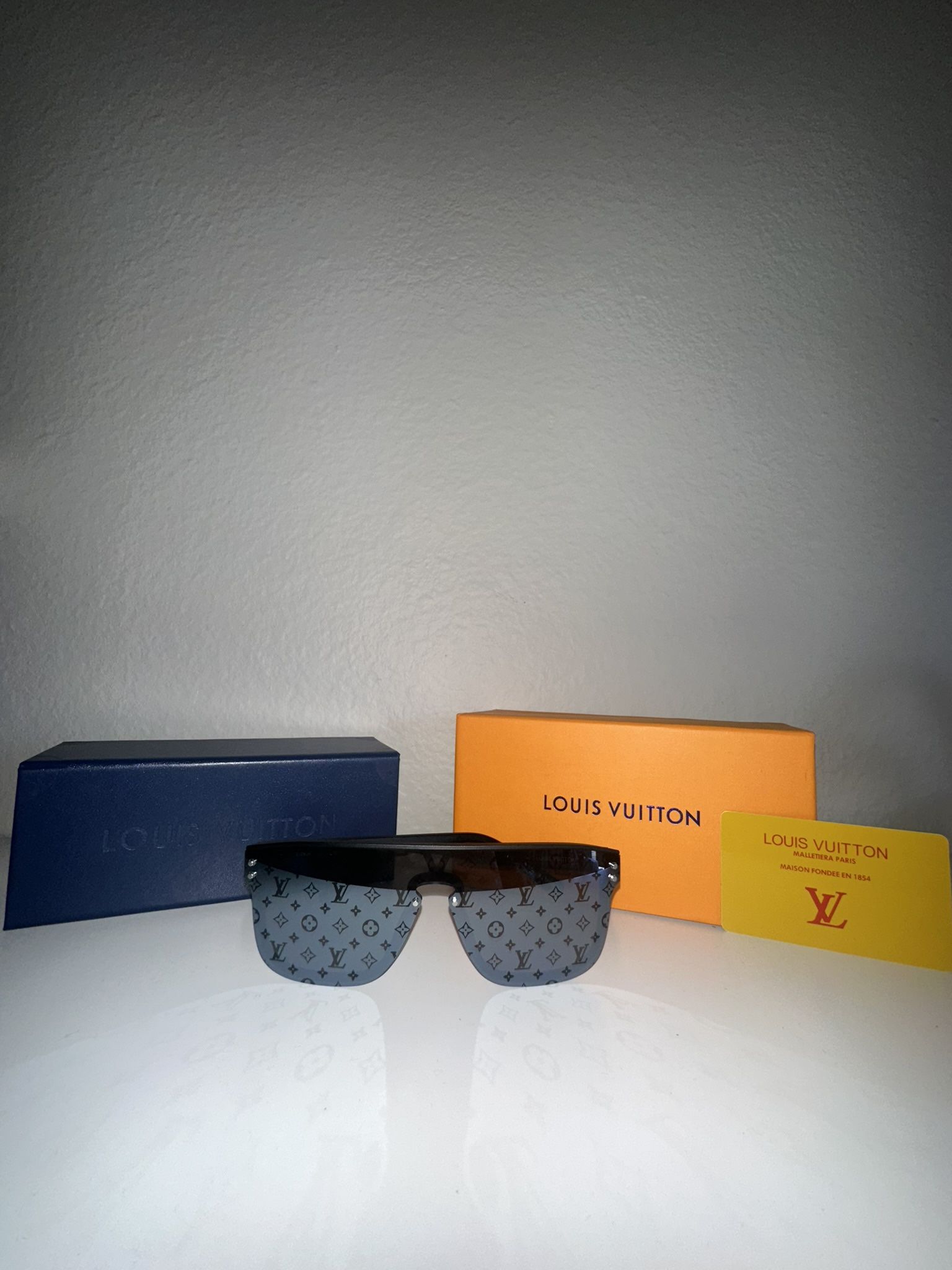 Louis Vuitton  L Waimea sunglasses