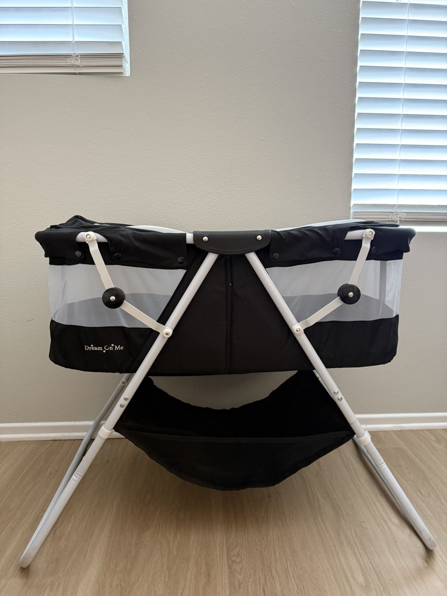 Dream On Me Bassinet