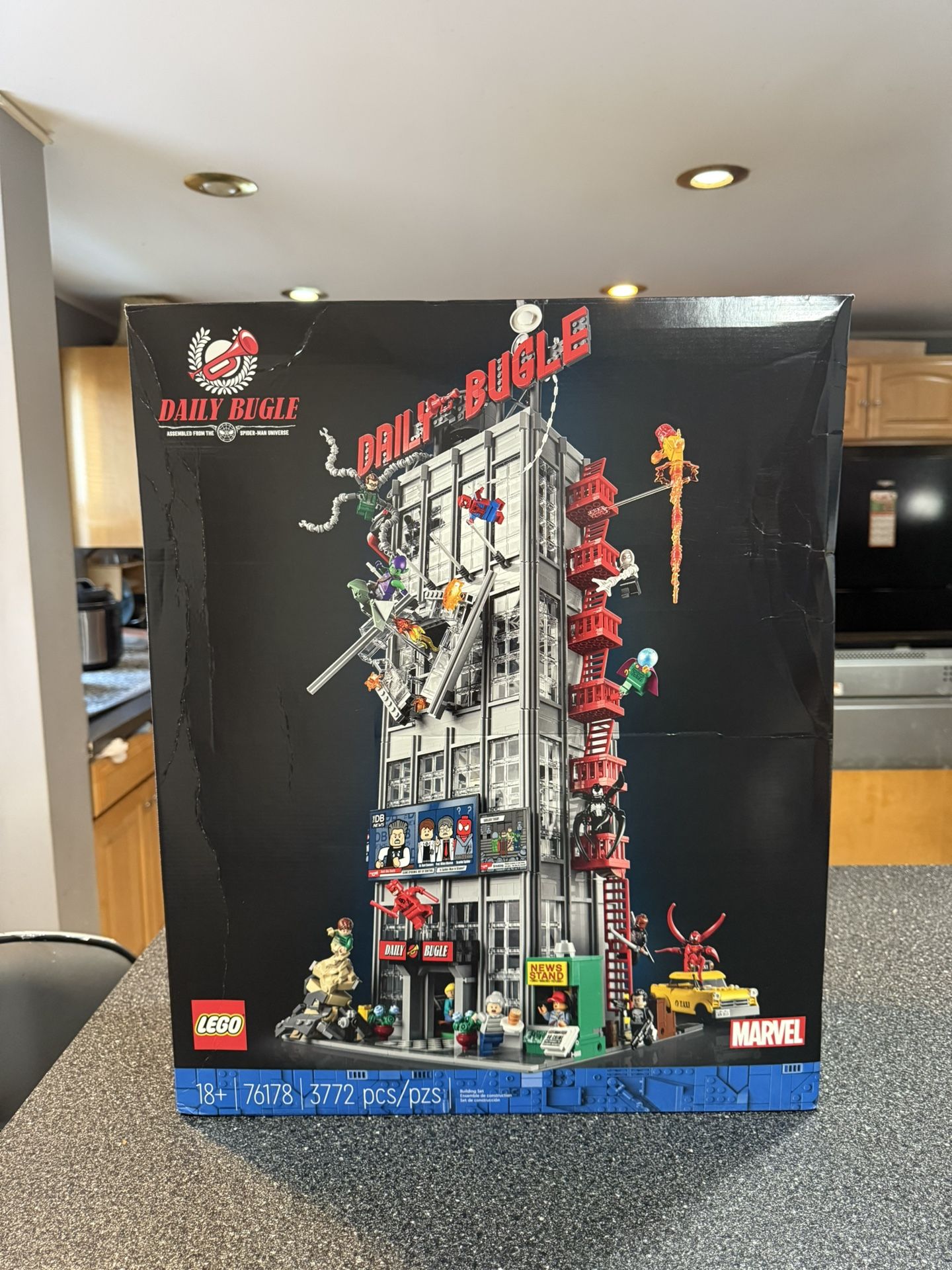 LEGO MARVEL EXCLUSIVE Set 76178 Daily Bugle - NEW SEALED - IN HAND - BOX DAMAGED