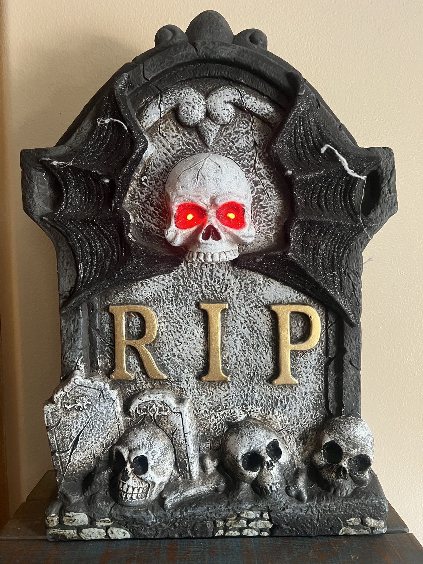 Halloween RIP Light Up Skull Tombstone! Resin! Heavy!