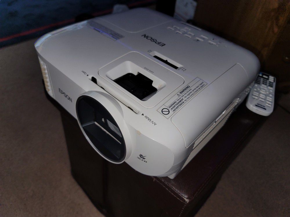 Epson Home Cinema 2100 Home Theater Projector 