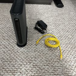 Motorola - Dual-Band AC1900 Router with 16 x 4 DOCSIS 3.0 Cable Modem - $100