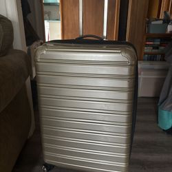 IFLY HARD SHELL SUITCASE