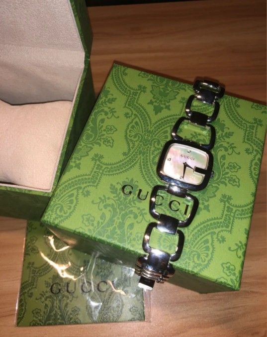 Gucci Womens Stainless Steel 35mm Watch