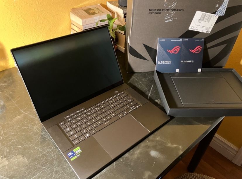 4090 ZEPHYRUS ASUS ROG G16 Oled 240Hz Gaming Laptop Ultra 9