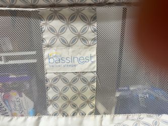 Halo swivel bassinet for baby