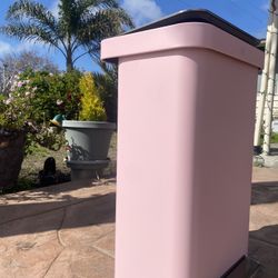 Brand new Rose pink trash Can 🗑️ 
