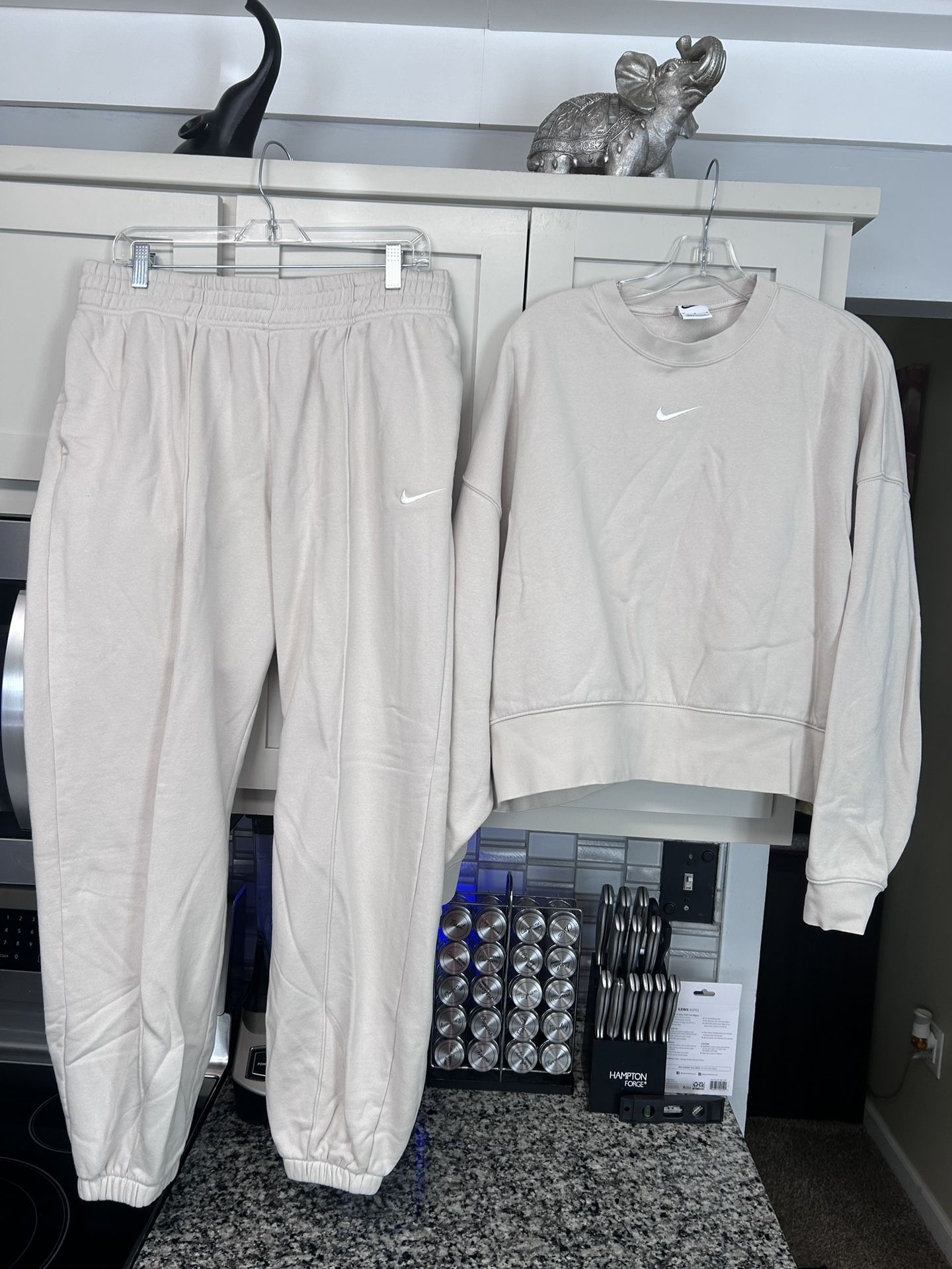 Nike Women’s Jogger Sweater Med Pants Large
