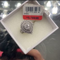 Beautiful White Gold With  1.5ct  Diamond Ring. 