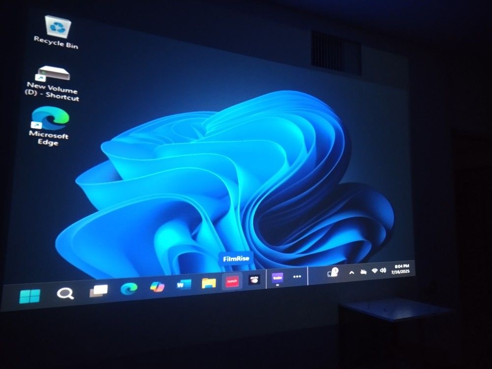 Excellent Projector - Mac And PC Compatible - Desktops And Notebooks ...