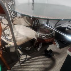 FREE!! Dining Set 4 chairs and table