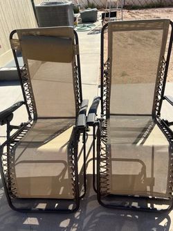 2 outdoor long chairs