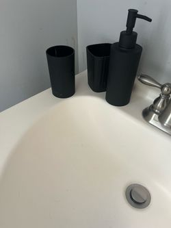 Black Bathroom Accessory Set