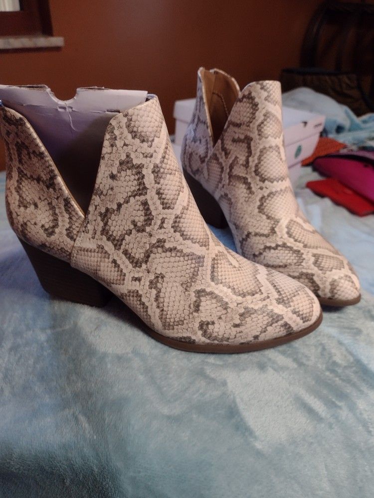 Brand New Faux Snake Skin Boot Shoe