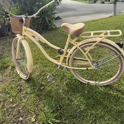 Huffy  NelLusso  Women’s Cruiser Bike