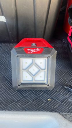 Milwaukee m12 magnetic light