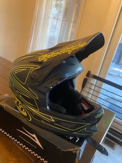 Troy lee designs helmet