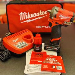 New Milwaukee M12 FUEL 12V Stubby 3/8 Impact Wrench Kit (2) Batteries (1) Charger & Tool Bag. $240